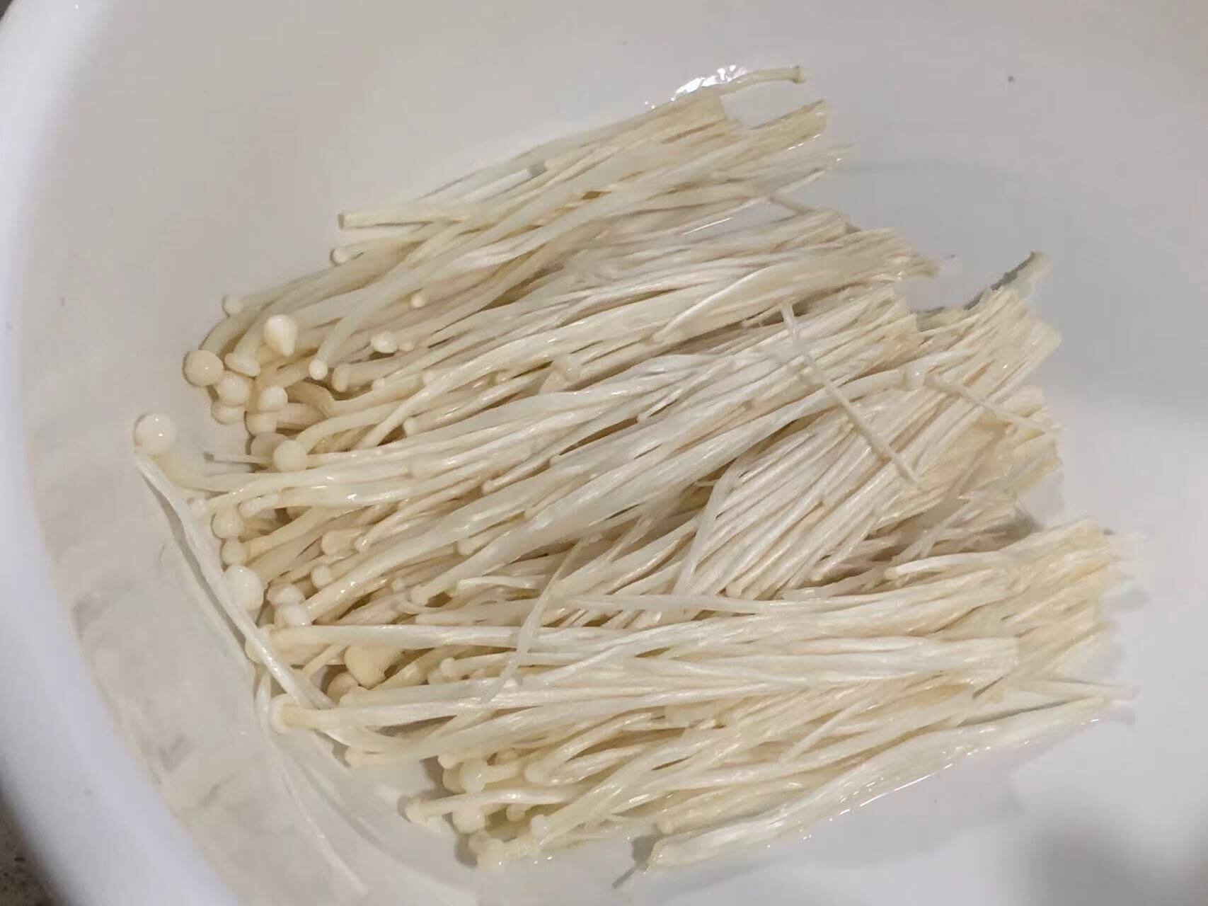 洗净的金针菇