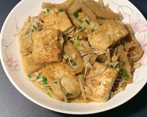 省钱菜谱:6.5元的金针菇肉皮焖豆腐(20min)