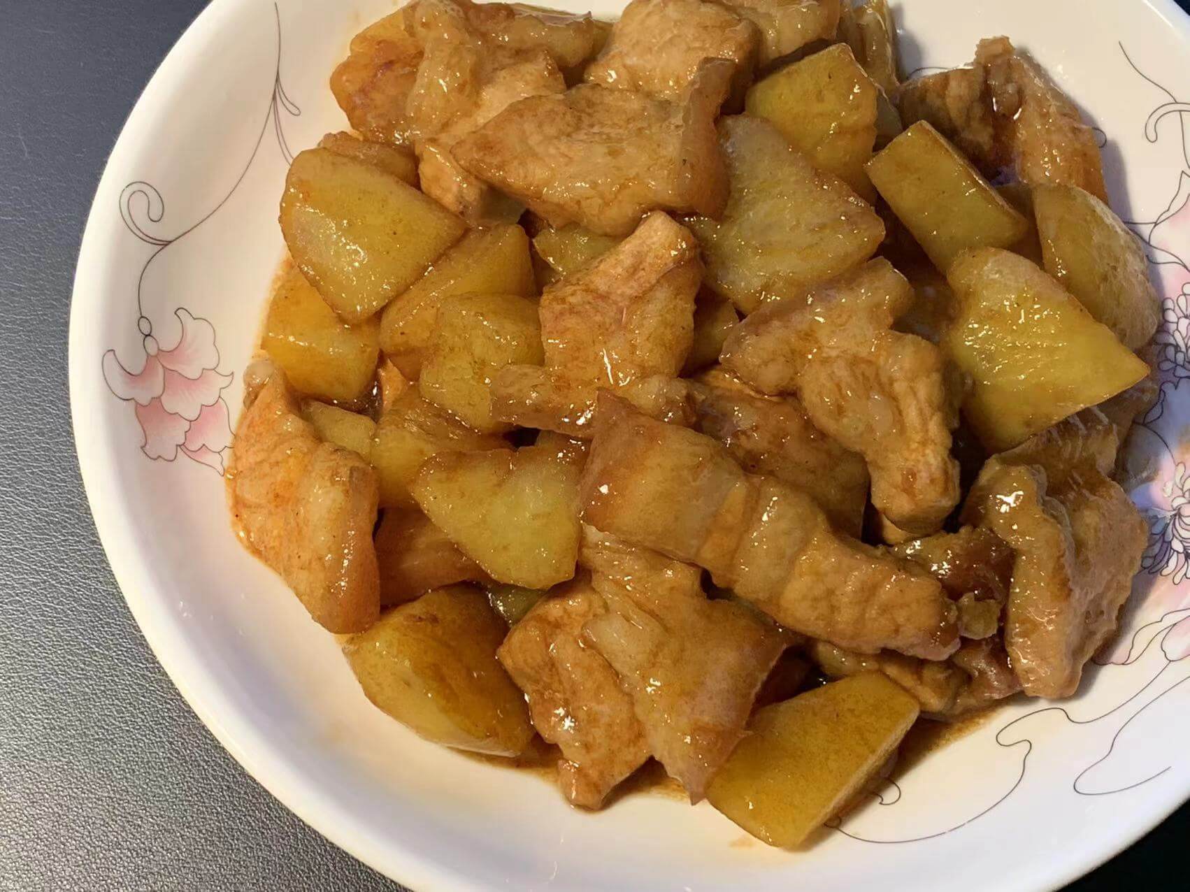 成品图:土豆焖五花肉