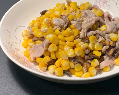 省钱菜谱:5块钱的香菇玉米粒炒肉片(5min)