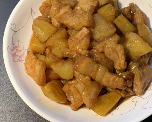 省钱菜谱:5.5元一餐的土豆焖五花肉(12min)
