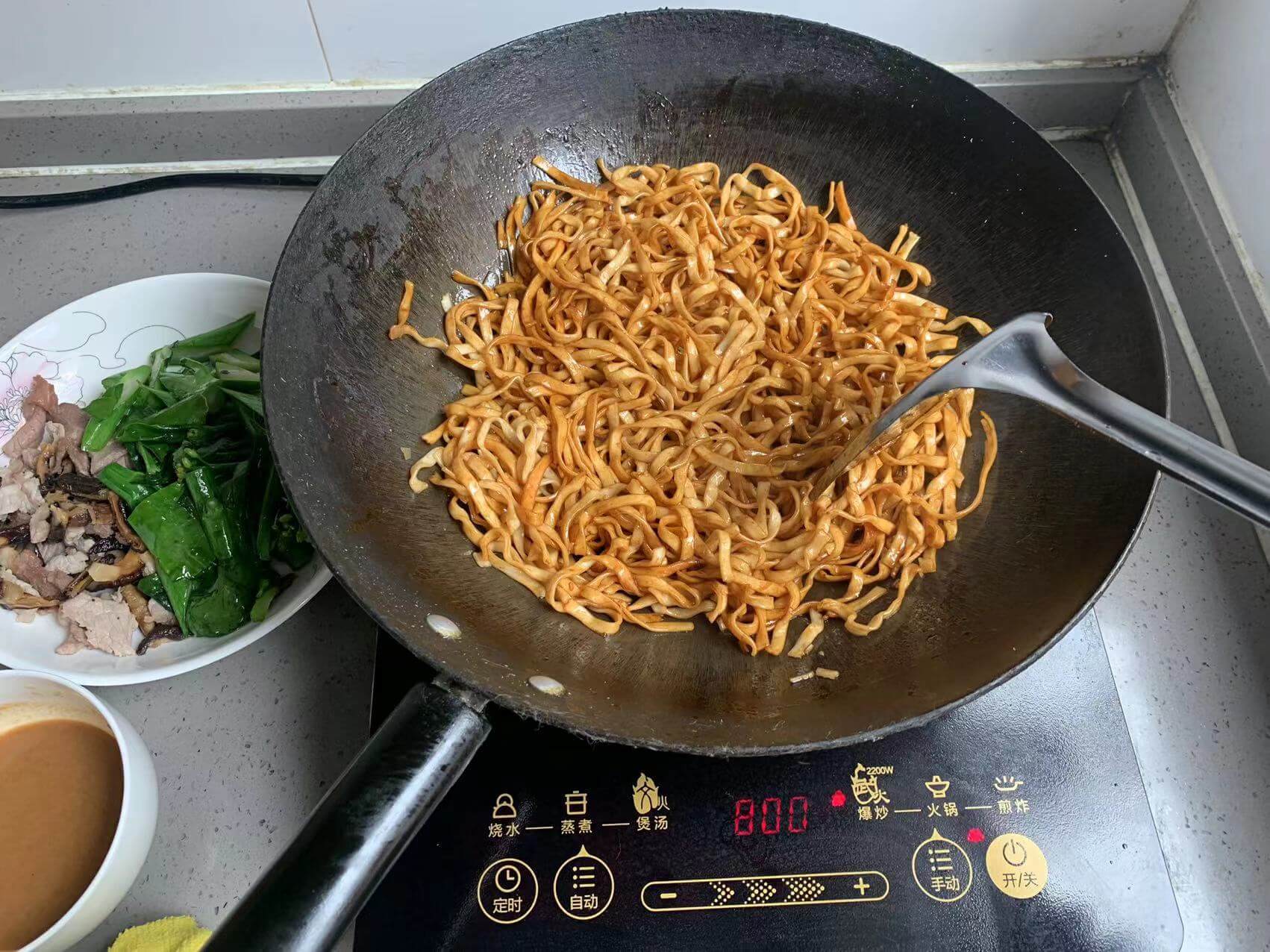 炒面上色