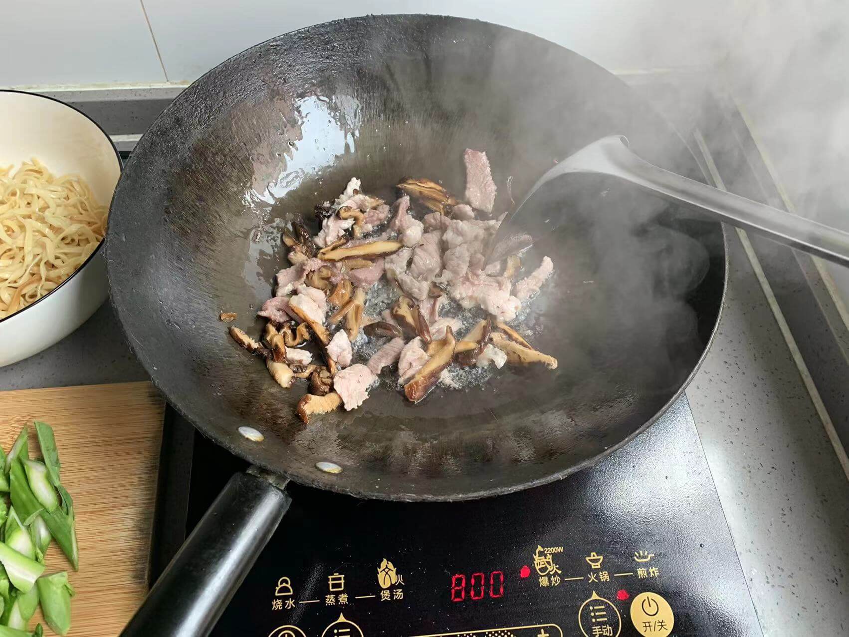 瘦肉一起炒熟