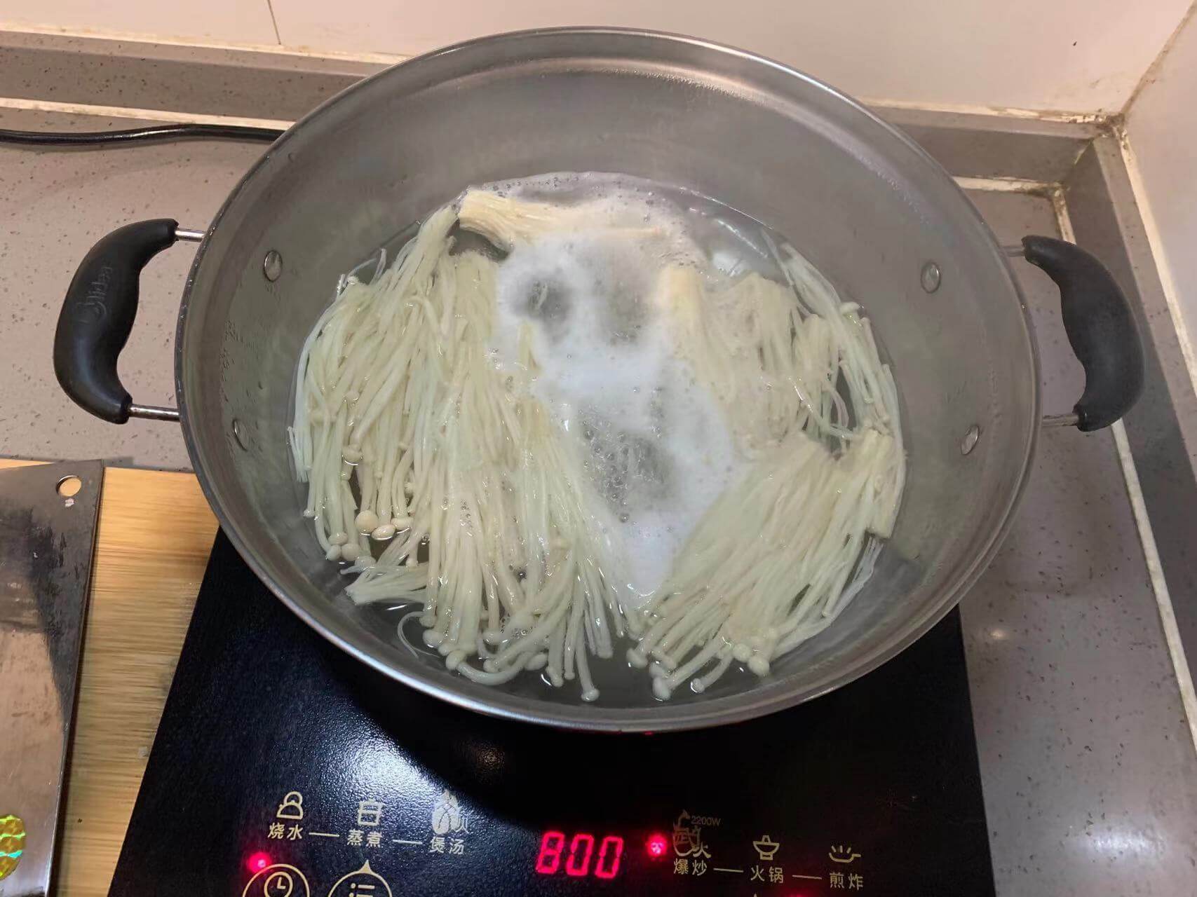 焯水去浮沫