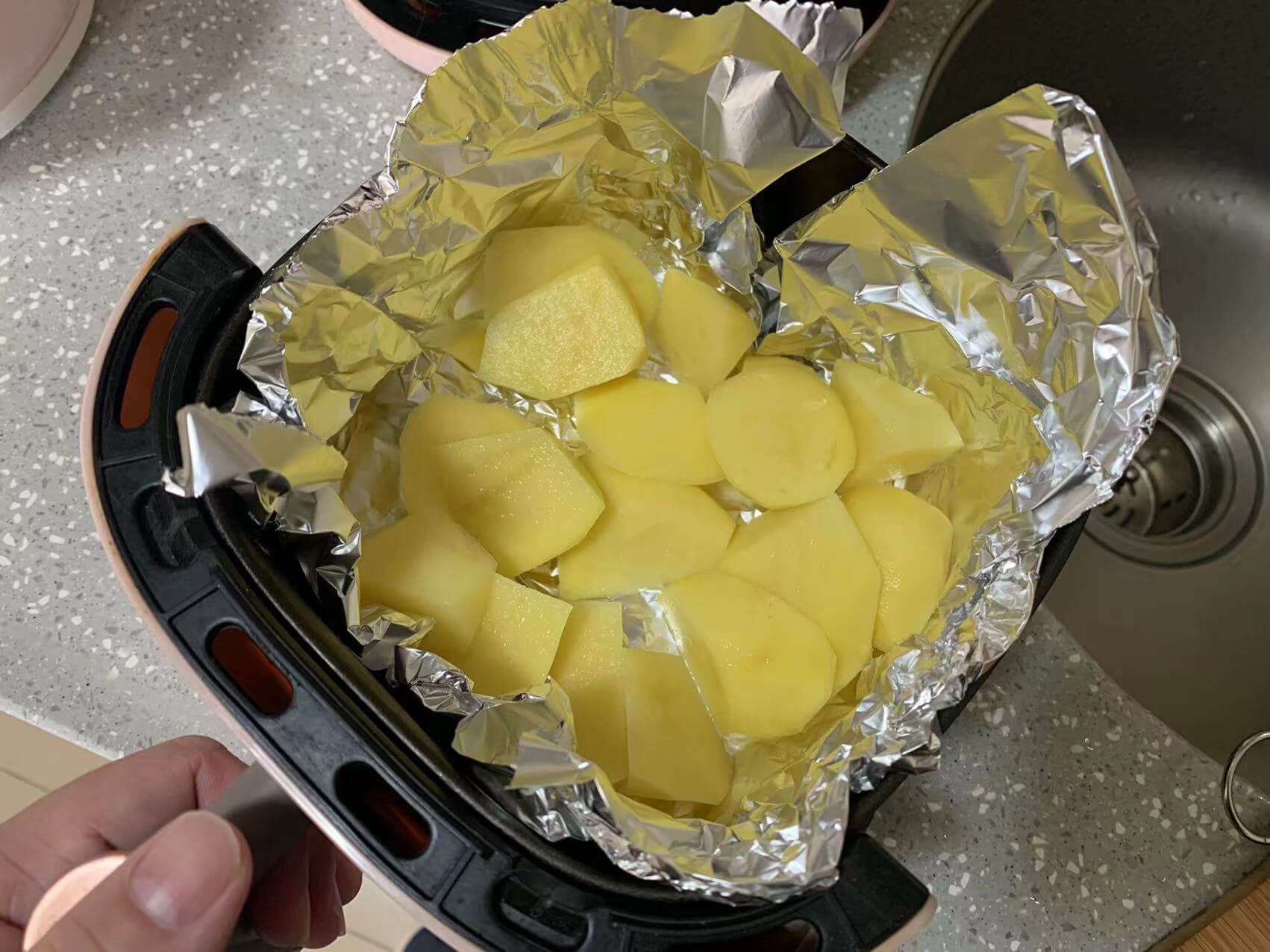 先铺土豆