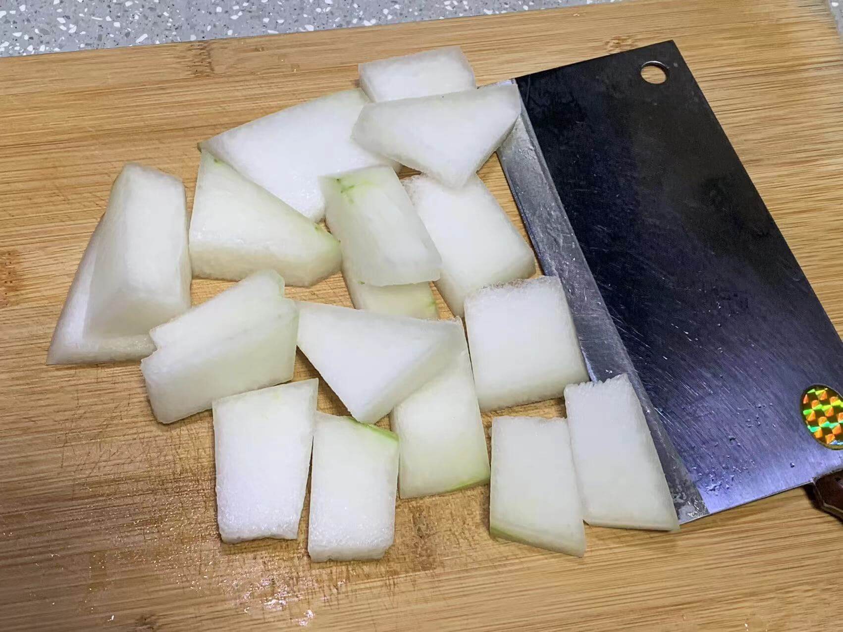 去皮和瓜瓤,切小块