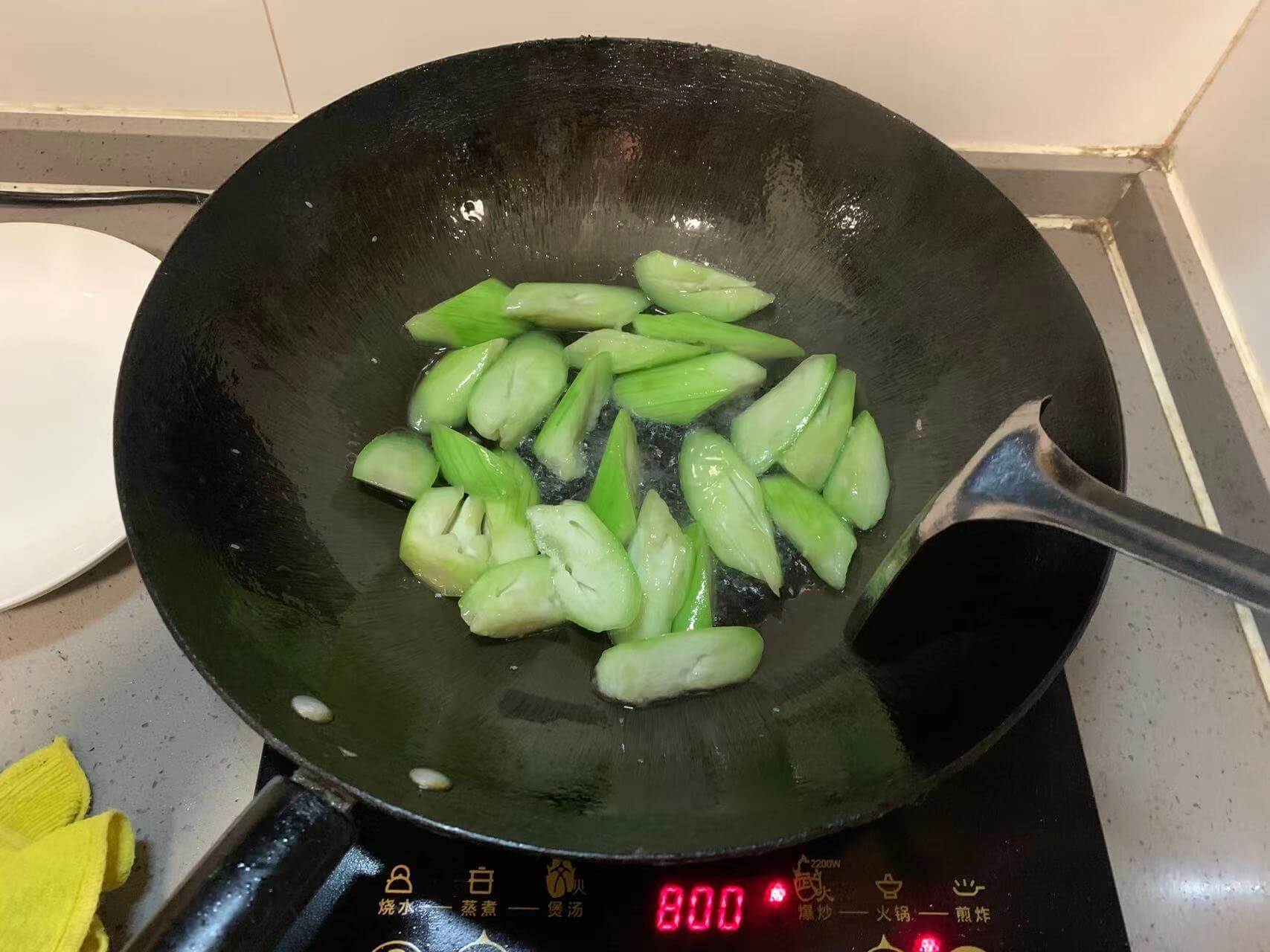 开始变得很翠绿