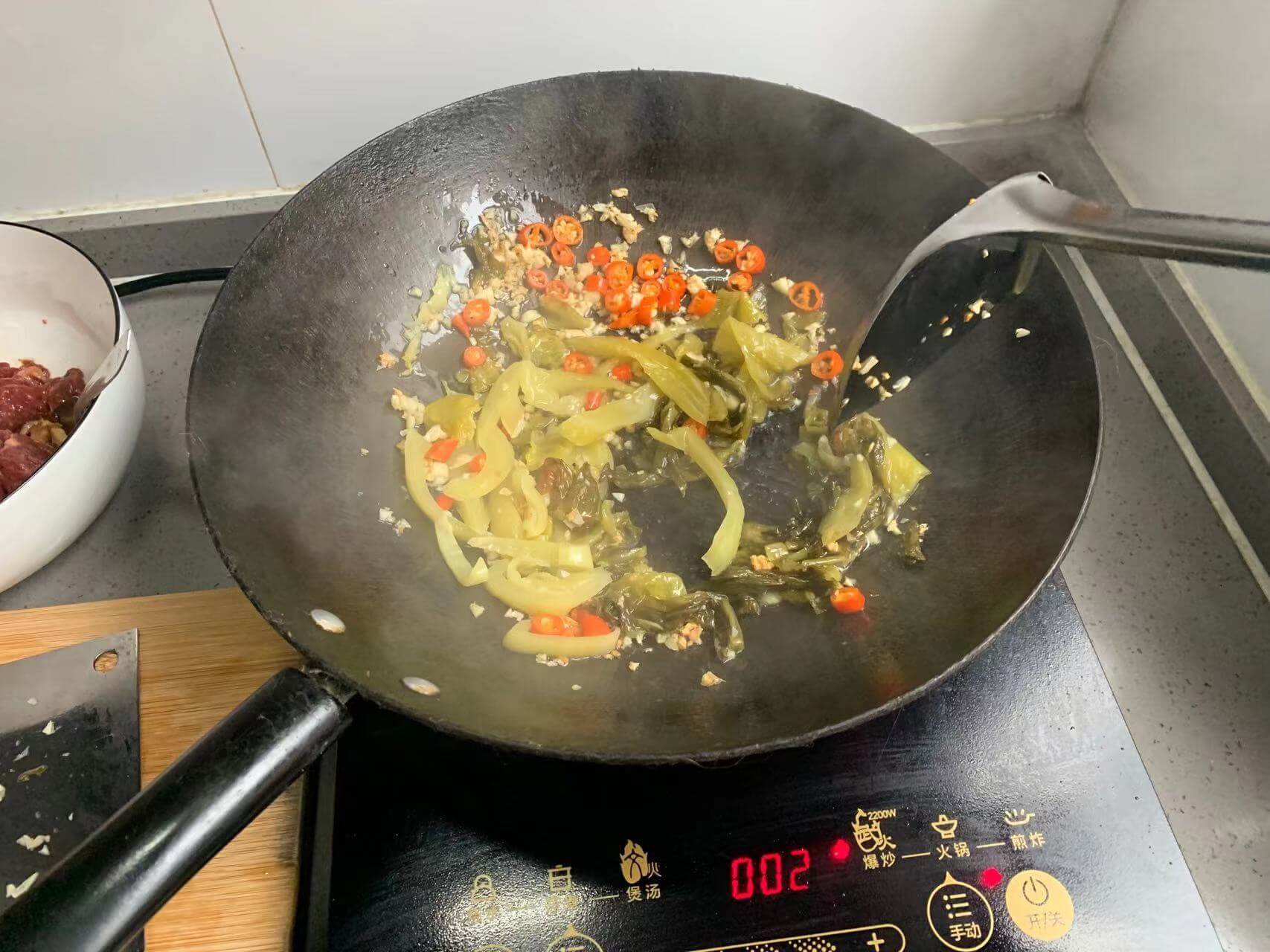 先炒酸菜