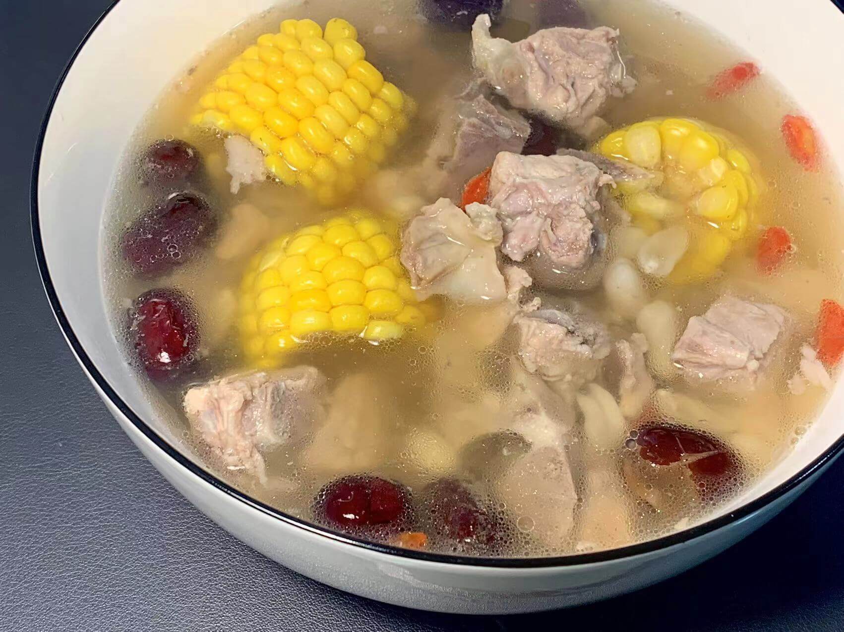 成品图:红枣枸杞玉米排骨汤