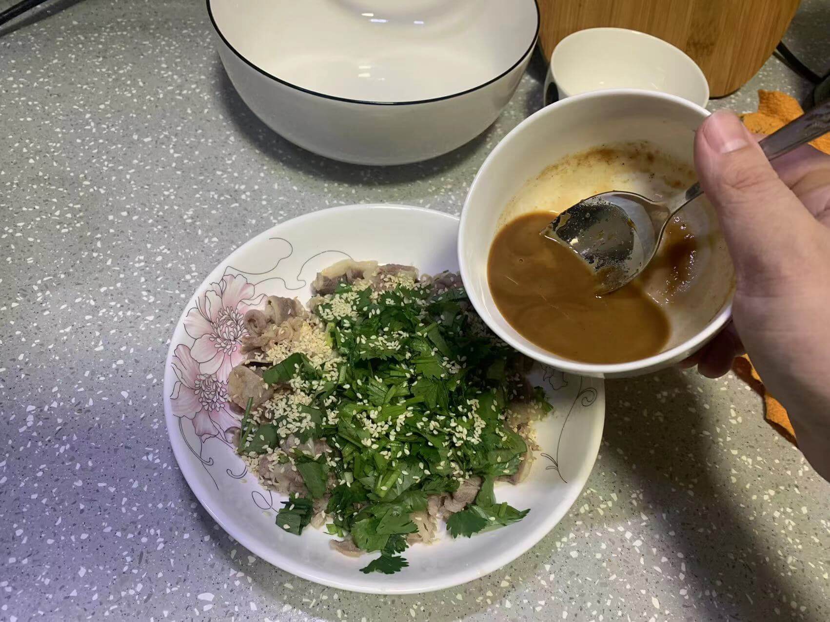 淋上沙茶酱