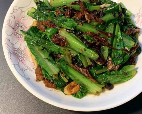 省钱菜谱:6.5元的豆豉鲮鱼炒油麦菜(3min)