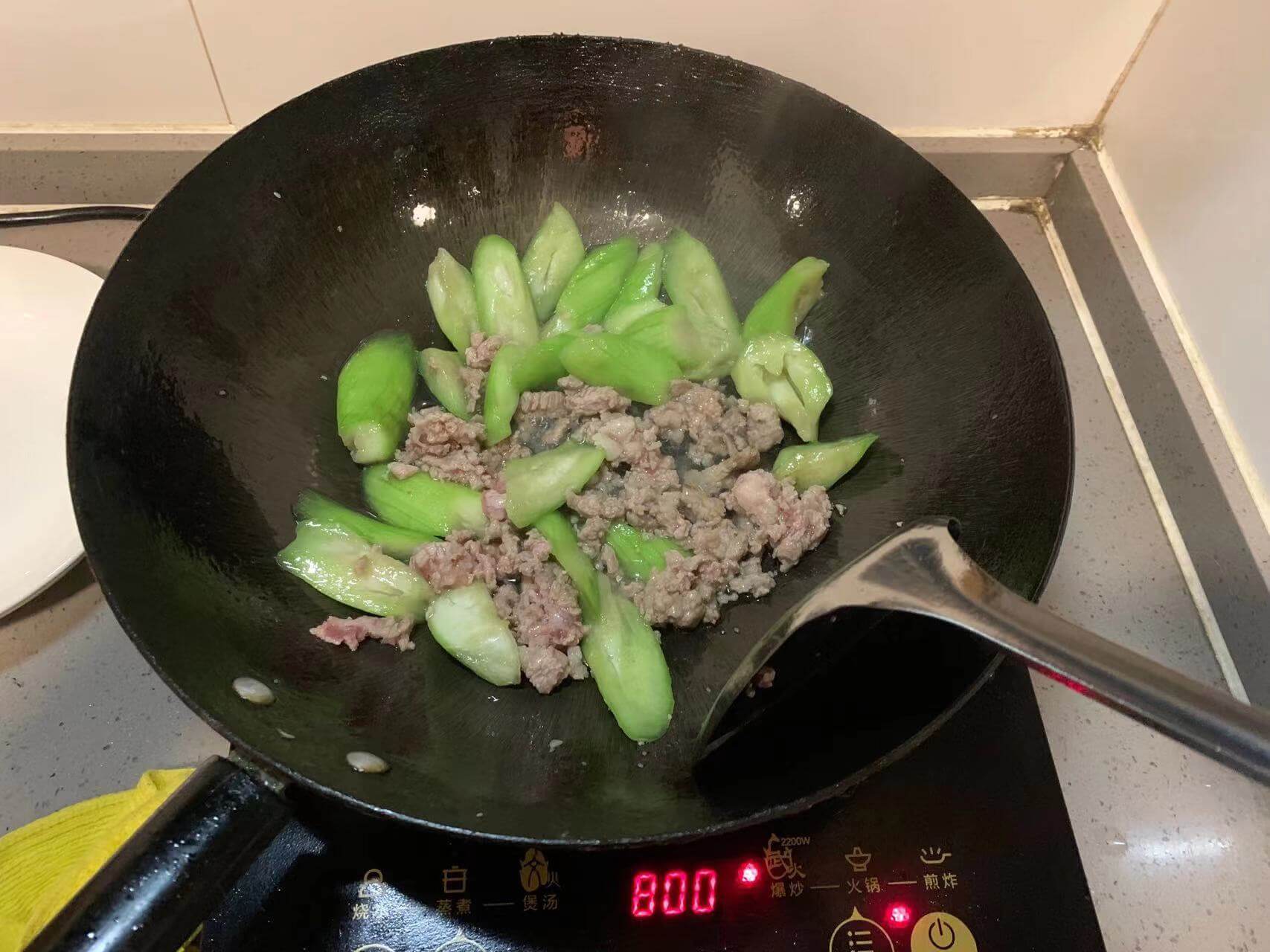 下肉末炒熟