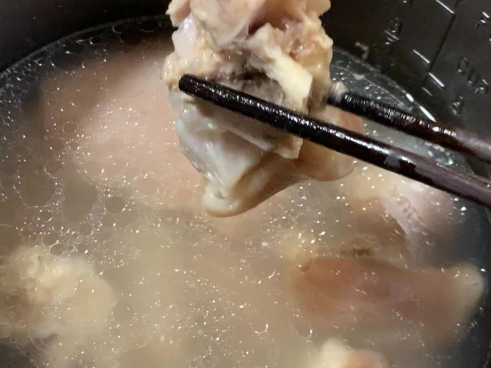猪蹄好容易就去骨