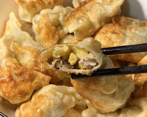 省钱菜单:香脆又香甜!香菇猪肉玉米煎饺太好吃了!