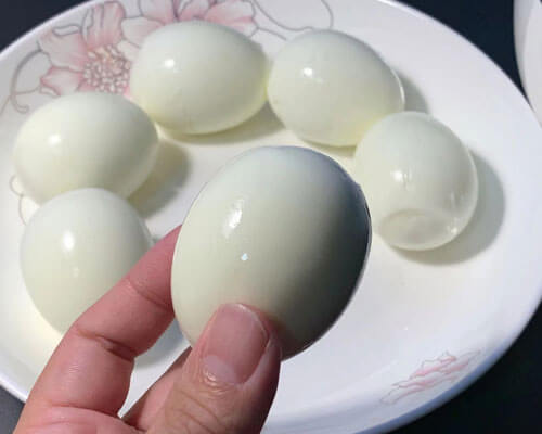 卤蛋前置教程:剥一个光滑漂亮的水煮蛋