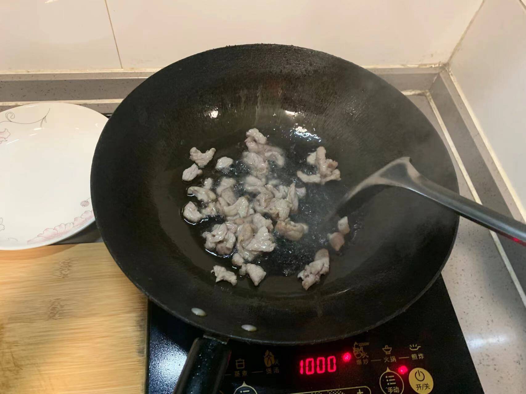 先炒肉片