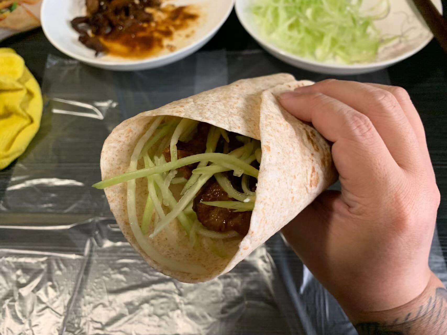 成品图:柱侯烤肉配青瓜丝卷饼