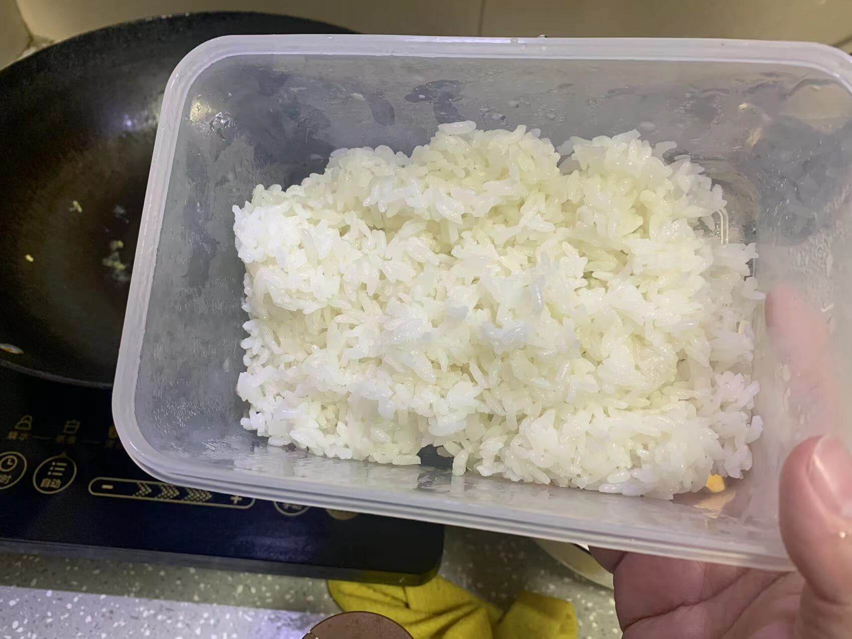 颗粒分明的隔夜饭