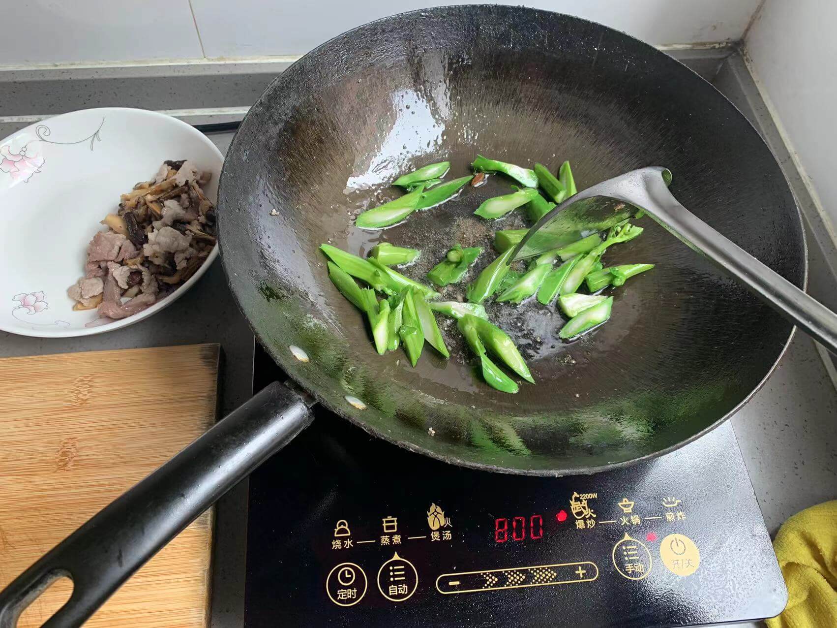 先炒芥兰梗