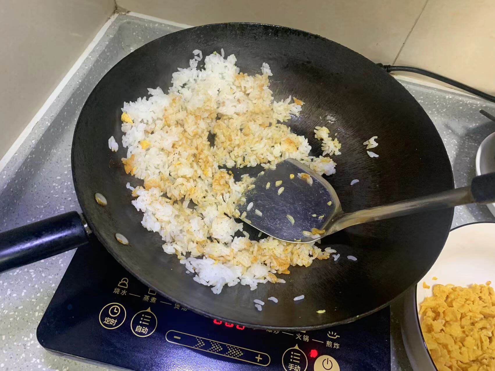 继续翻炒上色