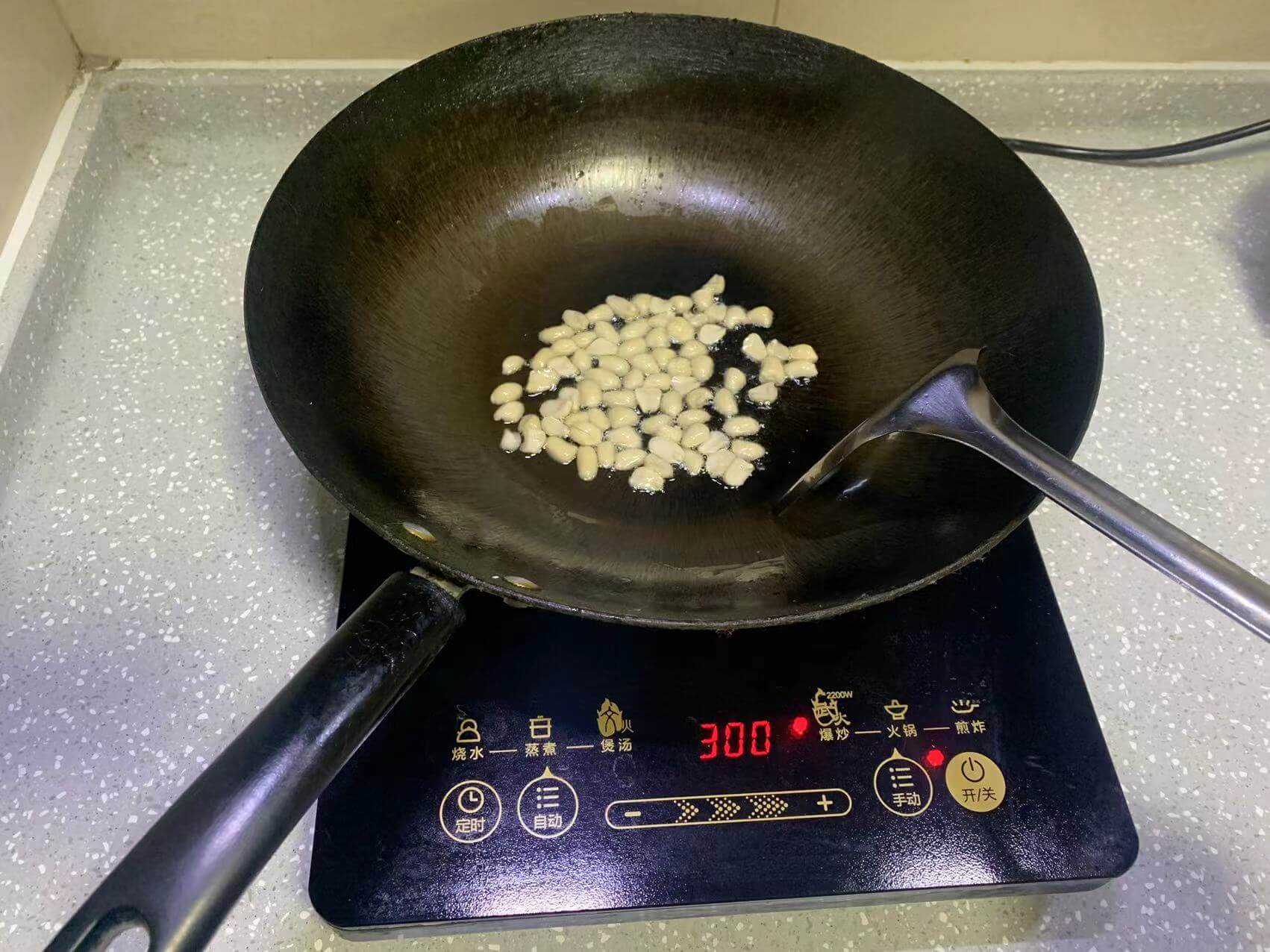冷油下锅慢慢炸