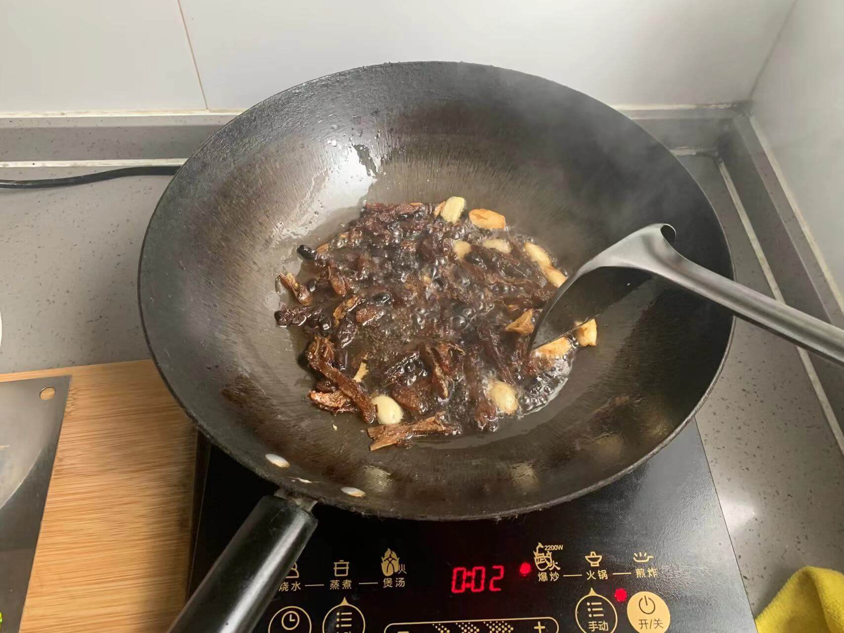 爆香豆豉和鲮鱼