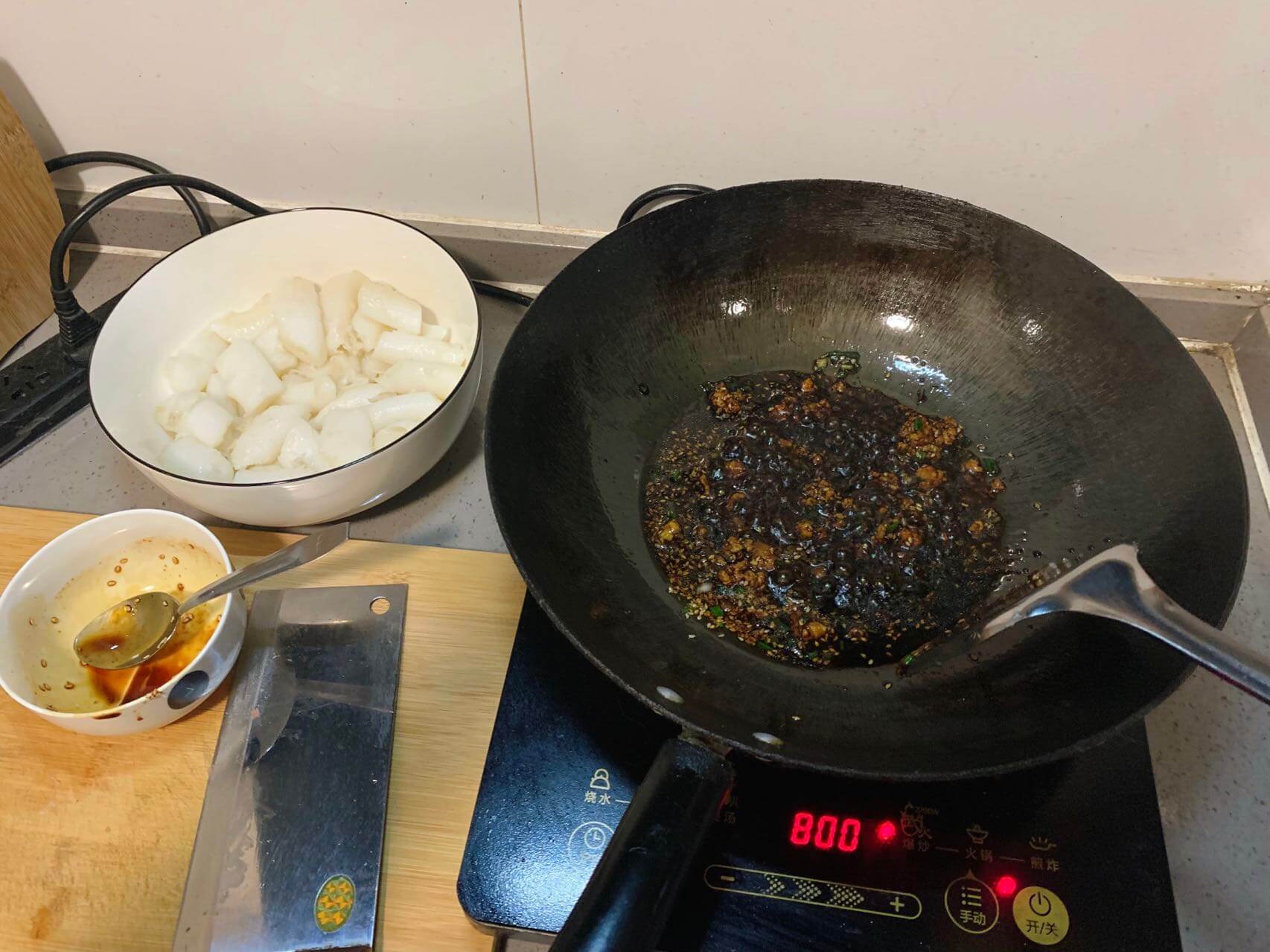 炒制肉酱
