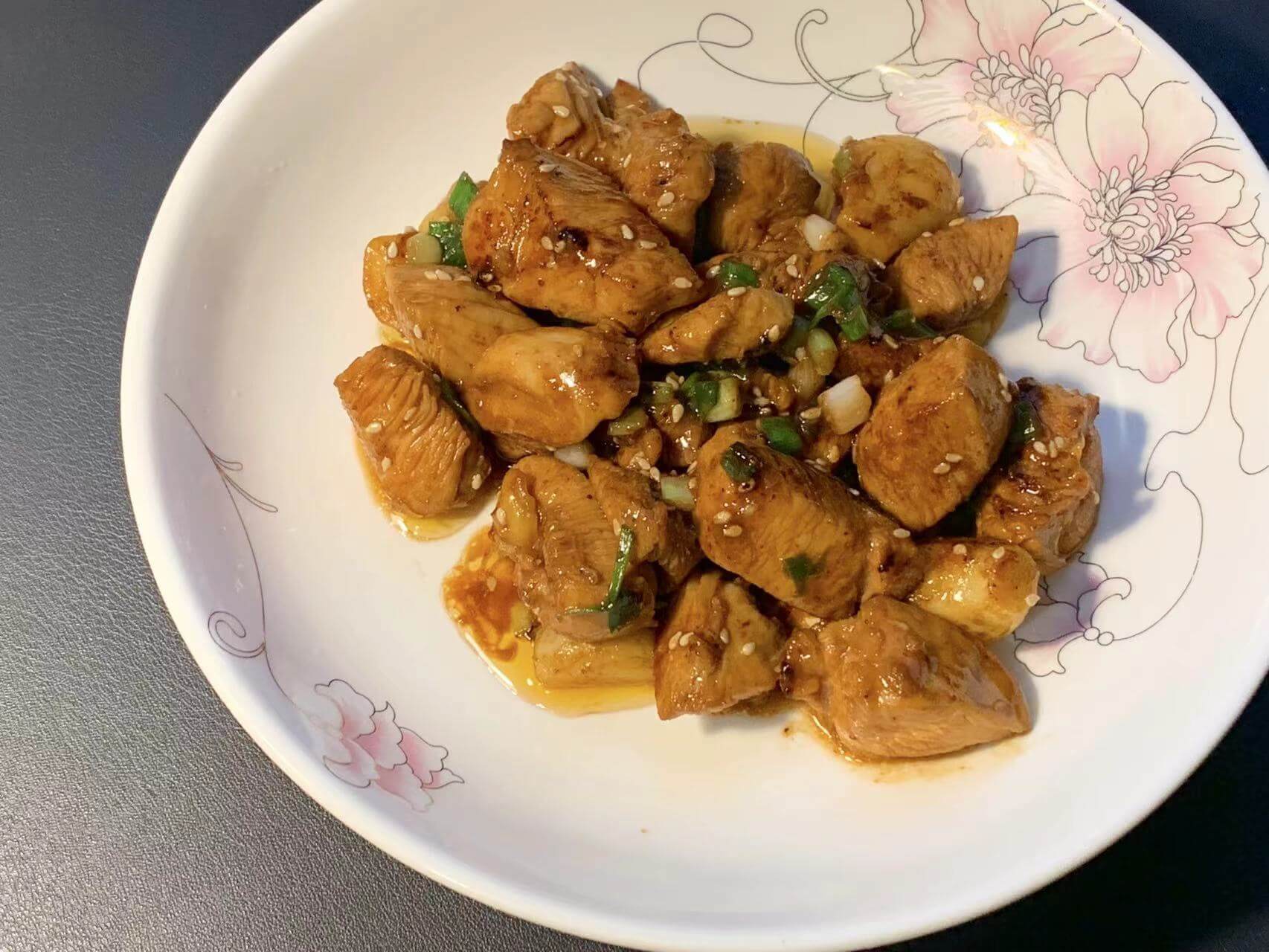 成品图:孜然蒜香鸡胸粒