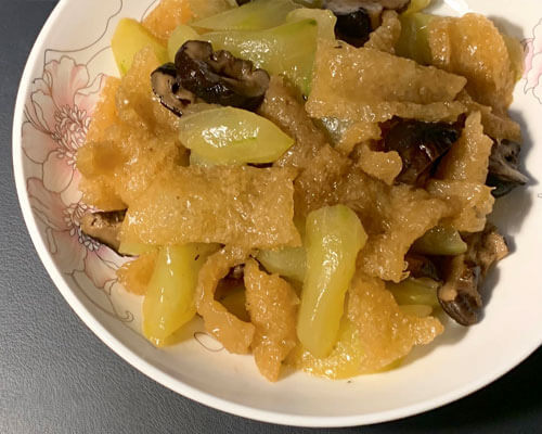 省钱菜谱:3.35元的青瓜蚝油焖肉皮(15min)