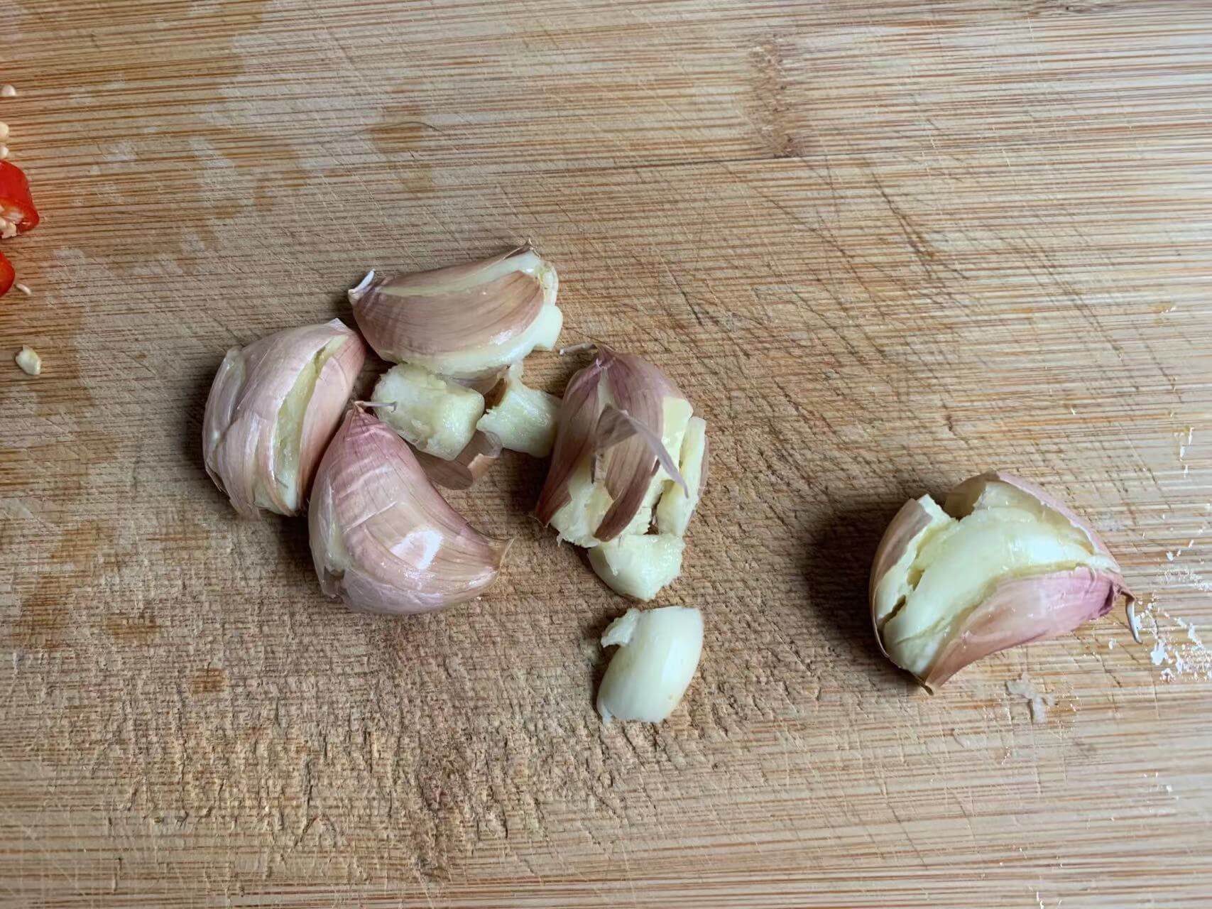 拍碎去皮