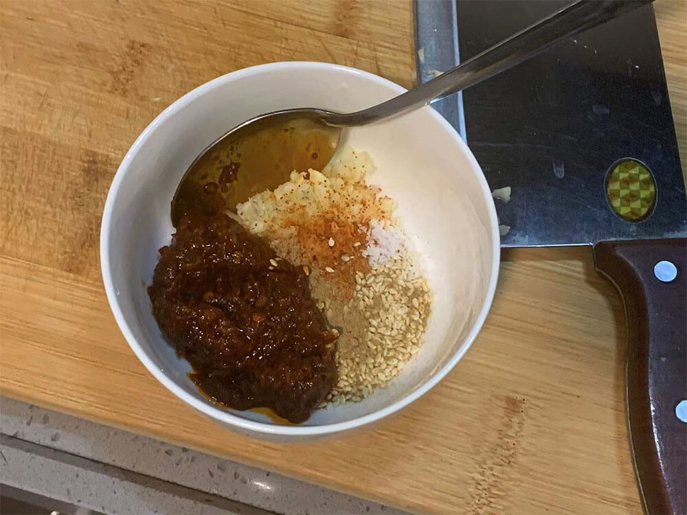 配料都放碗里