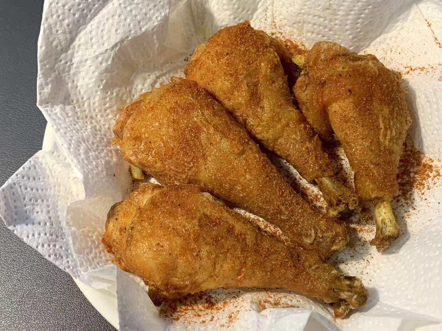 撒粉后的鸡腿