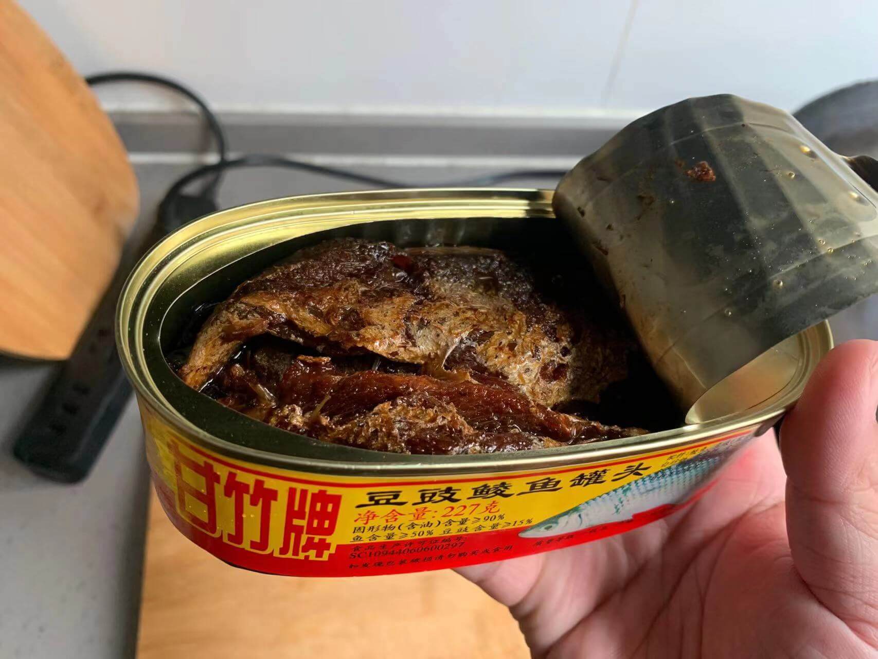 买的是甘竹罐头鱼