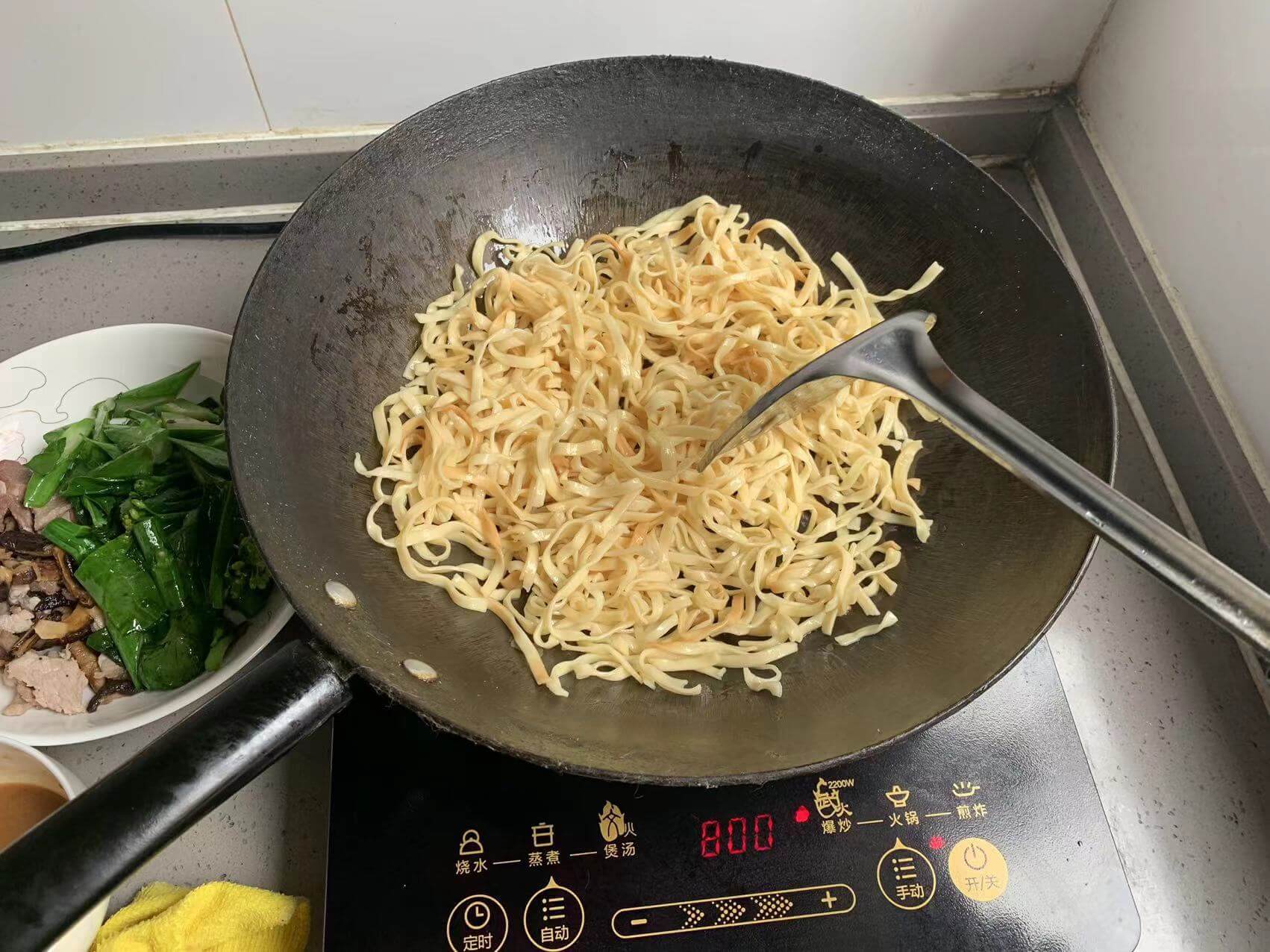 面条炒散