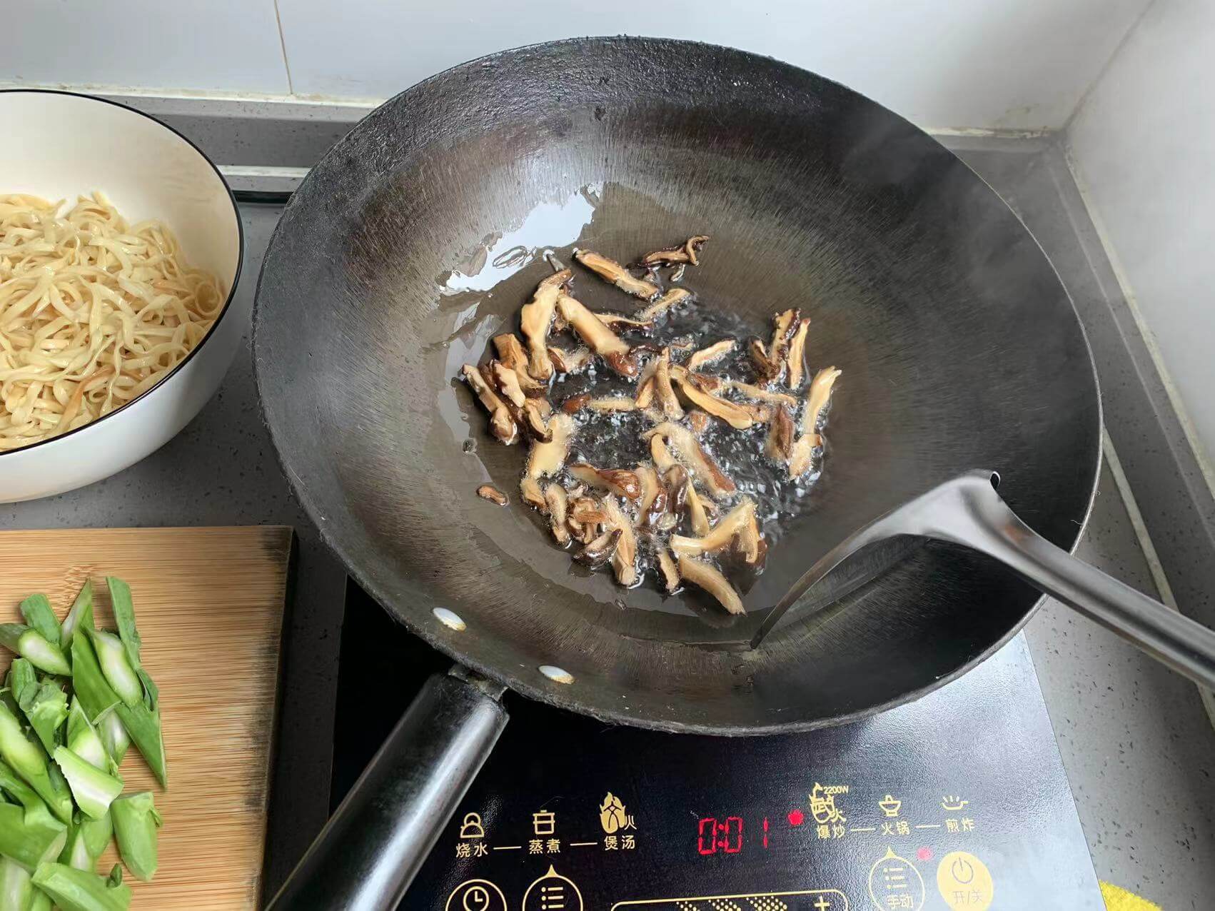香菇先爆香