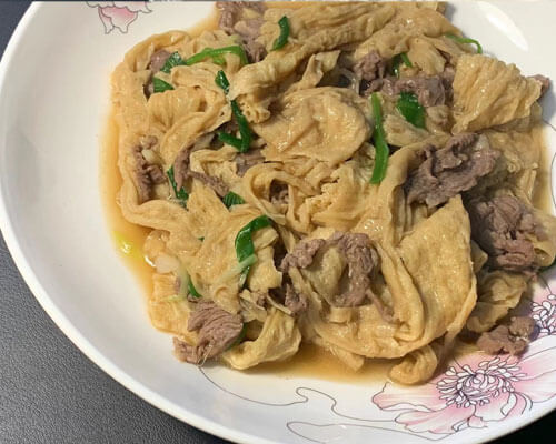 省钱菜谱:5块钱的炸腐竹炒肉片(5min)