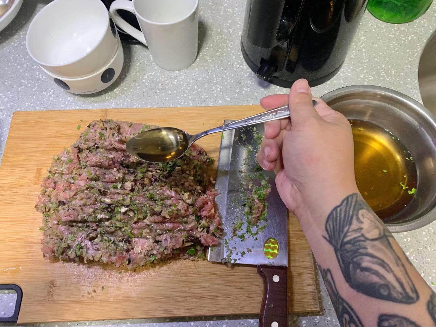 加入一些香菇水