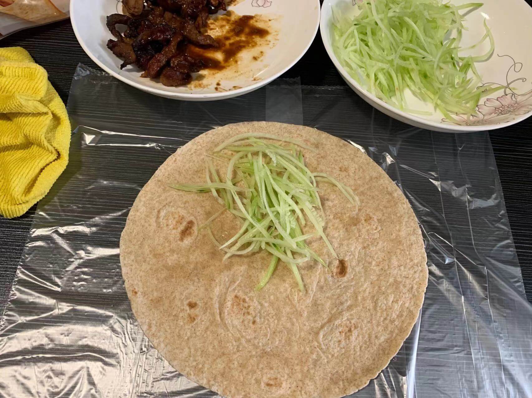 夹上一筷子的青瓜丝