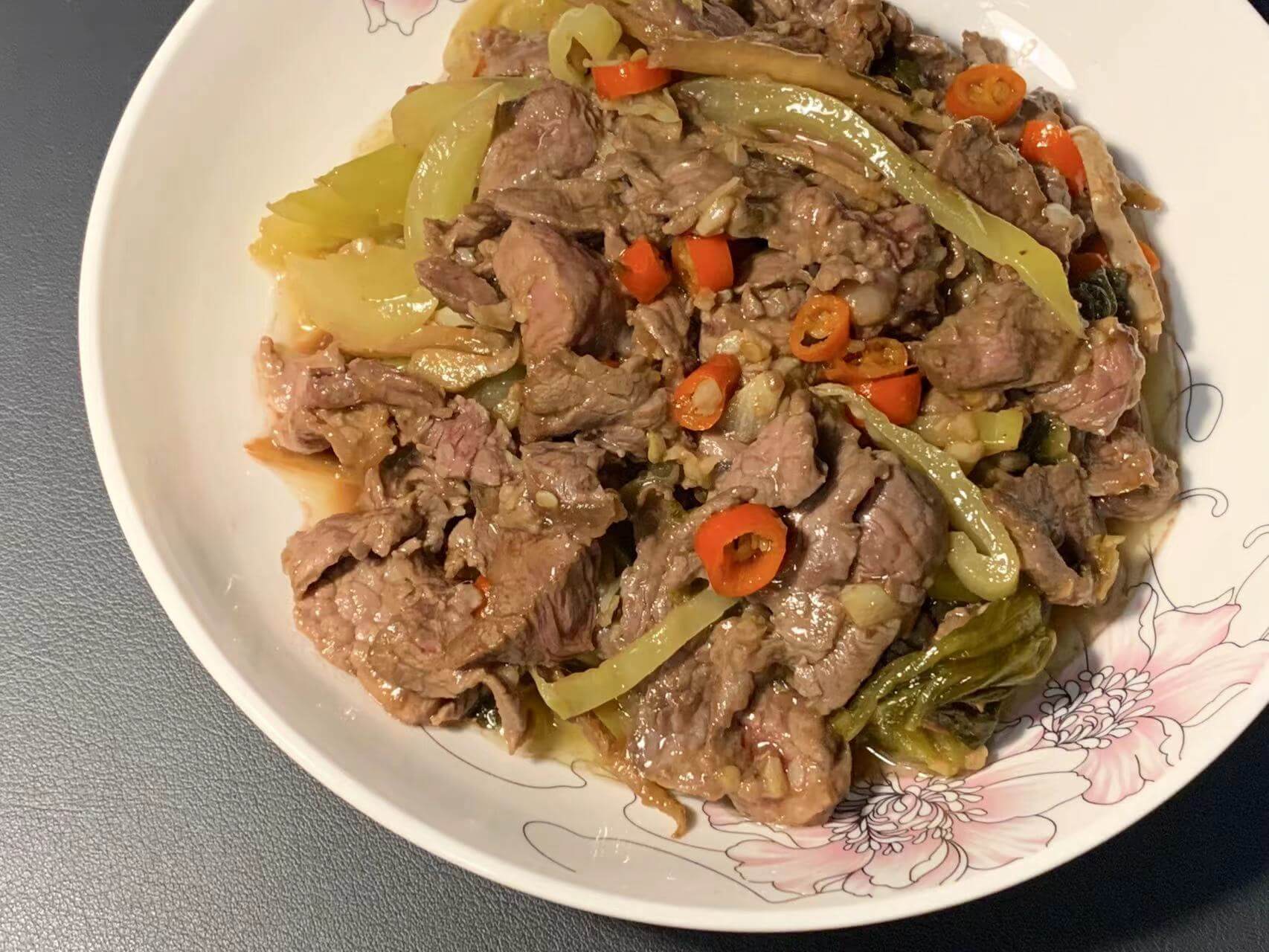 成品图:酸菜炒牛肉