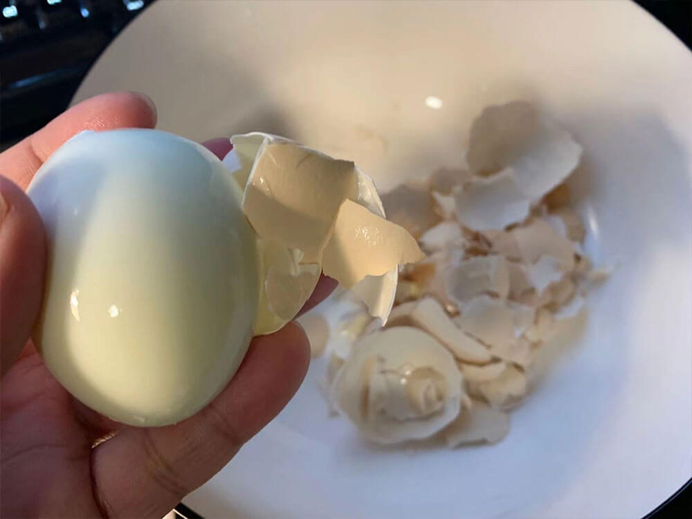 很容易就撕开一大片蛋壳