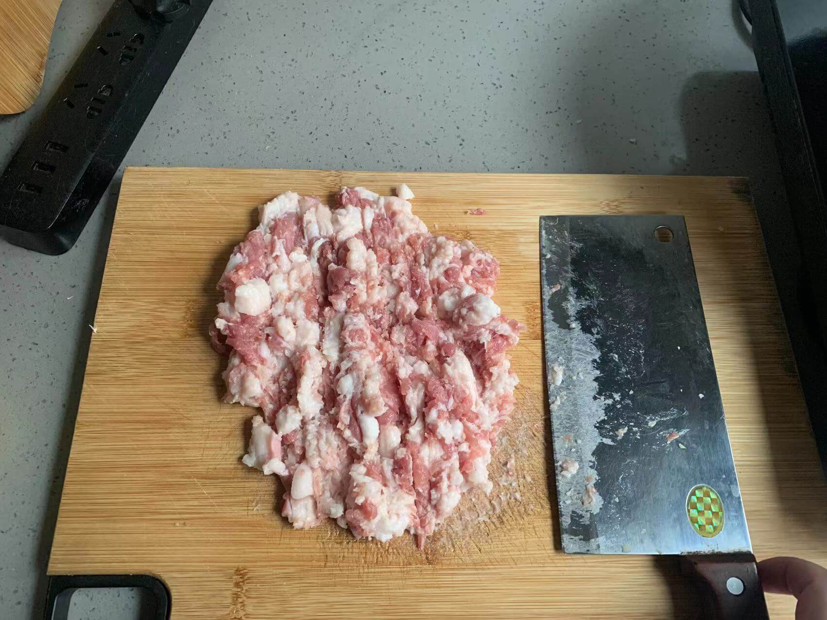 猪肉剁成肉末