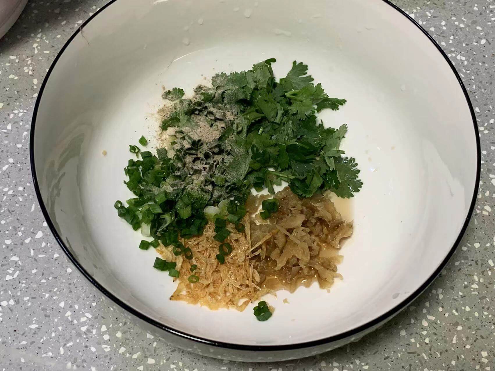 汤底材料先准备好