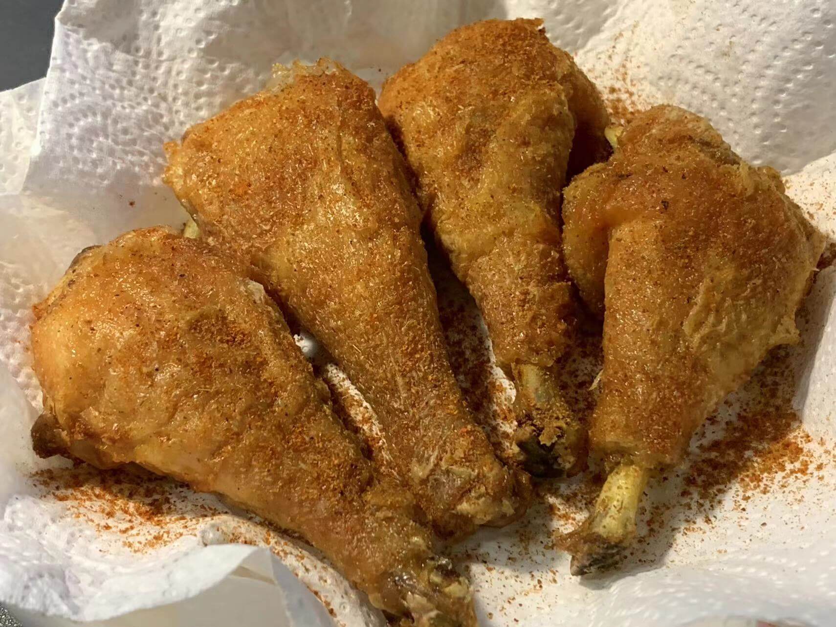 成品图:红虎斑脆皮撒粉炸鸡腿